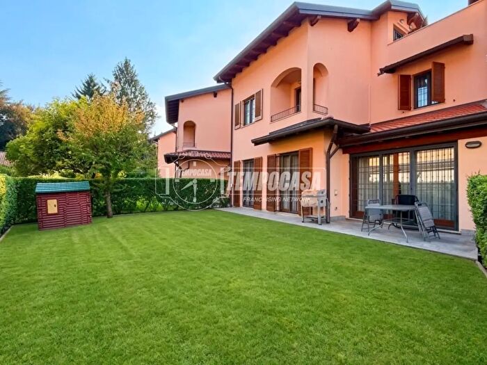 Casa con 5 locali in vendita in Via Donatori del Sangue, Lesmo