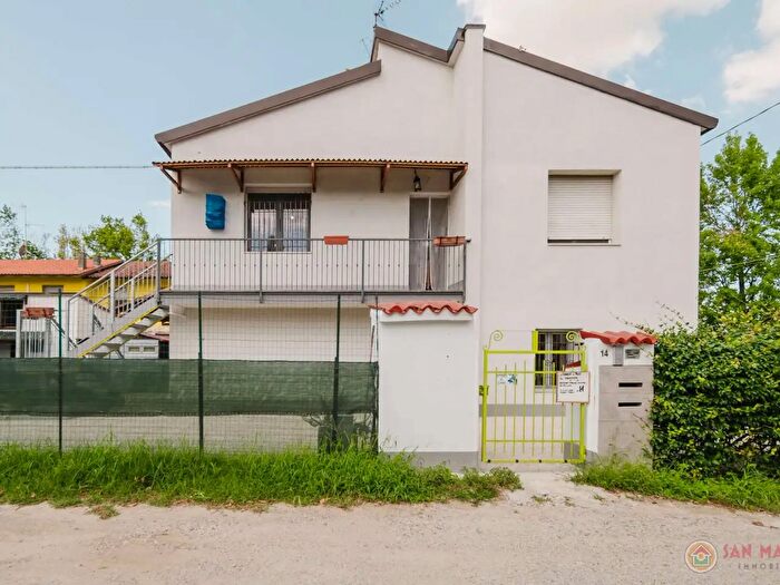 Casa con 6 locali in vendita in Via Caduti del Lavoro, Crevalcore