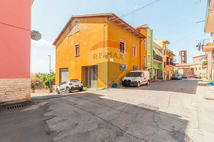 Case in Vendita e in Affitto - 3