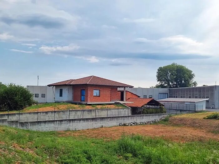 Casa trilocale in vendita in Via Santa Marta, Gattinara