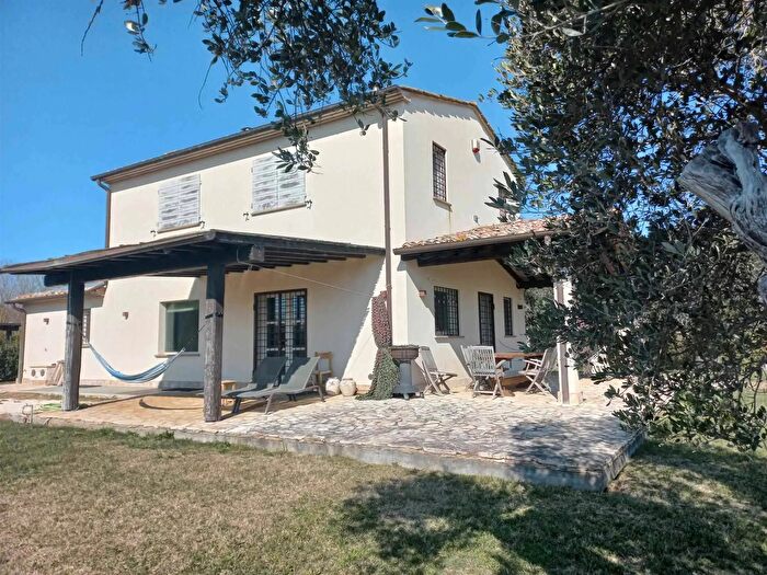 Casa con 10 locali in affitto in Capalbio