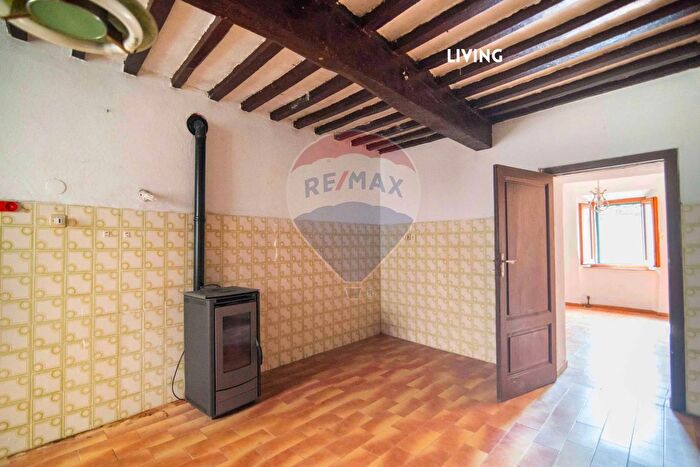 Casa con 5 locali in vendita in Vicolo della Posta, Roccastrada