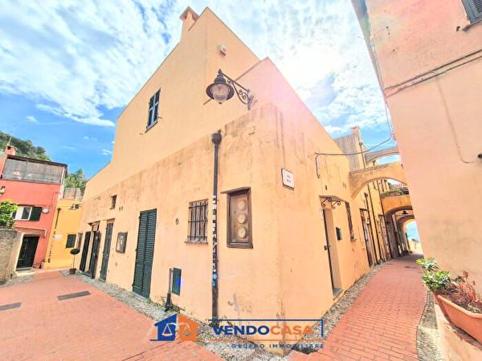 Appartamento trilocale in vendita in Vico Rossi, Finale Ligure