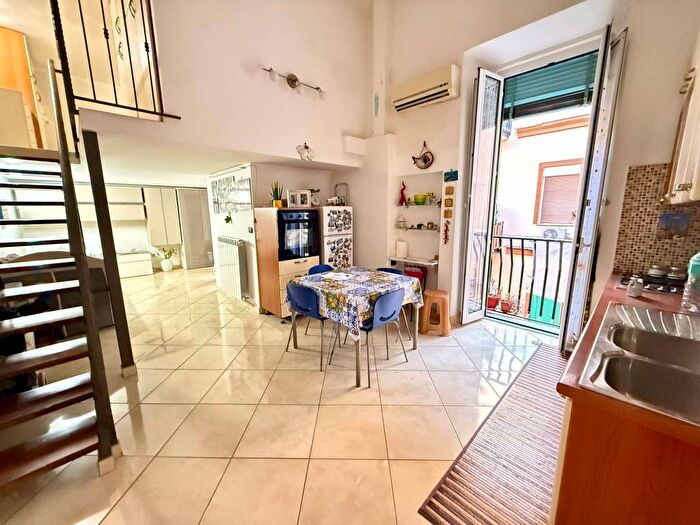 Appartamento bilocale in vendita in Via Sant'Attanasio, Arenaccia, Napoli
