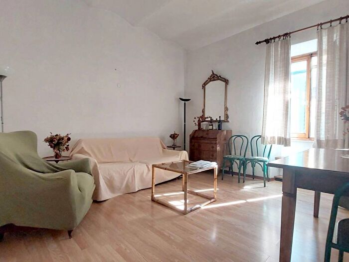 Appartamento quadrilocale in vendita in Piazza Massimo d'Azeglio, D'Azeglio, Firenze