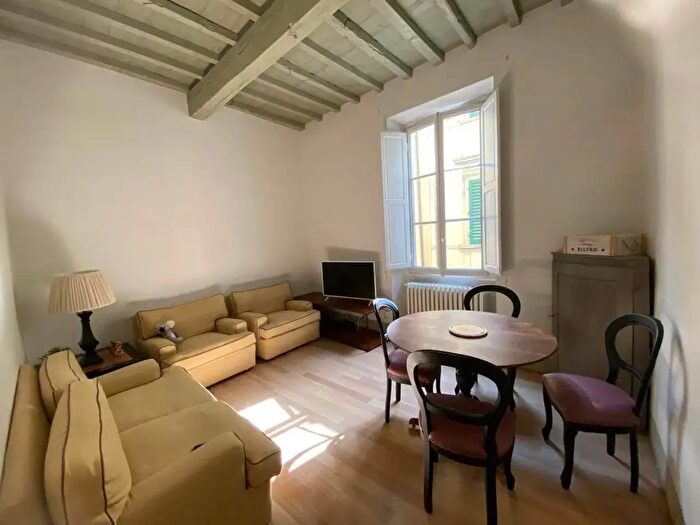 Appartamento con 5 locali in affitto in Firenze