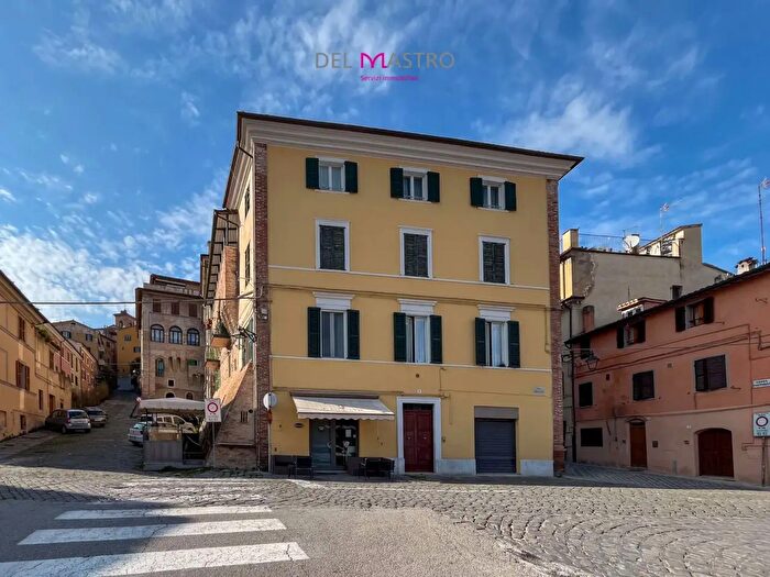 Appartamento quadrilocale in vendita in Via Andrea da Jesi, Jesi