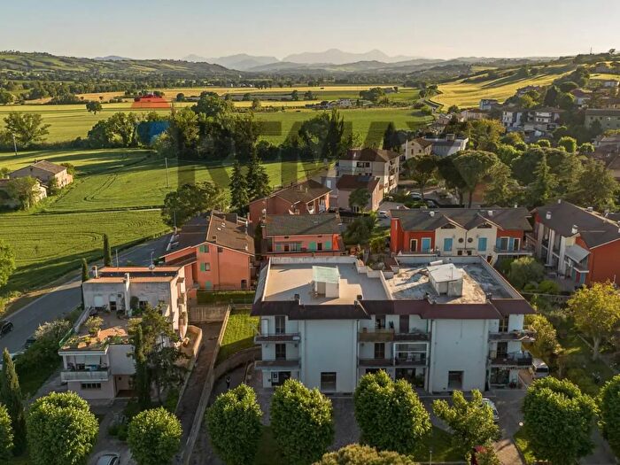 Appartamento con 5 locali in vendita in Viale Cante di Montevecchio, Monte Porzio