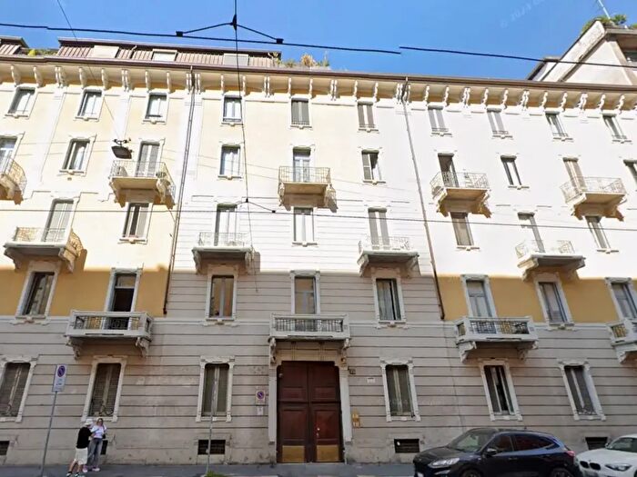Appartamento trilocale in affitto in Viale Bligny a, Milano