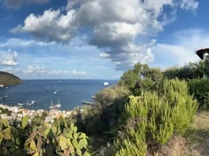Casa con 6 locali in vendita in Lipari