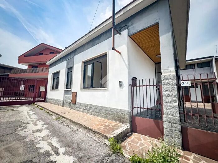 Casa trilocale in vendita in Via Aurelio Saffi, Lissone