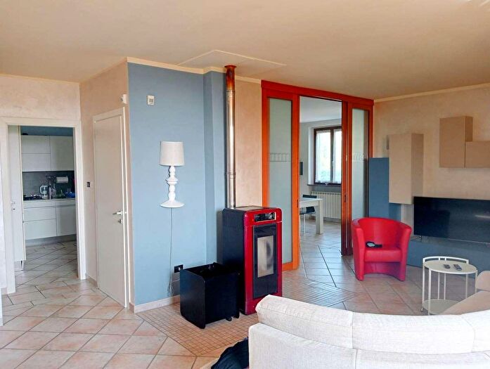 Casa con 18 locali in vendita in Alessandria