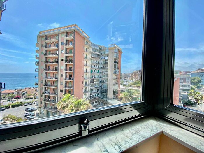 Appartamento trilocale in affitto in Viale Alcide De Gasperi, Guardia Li Cuti, Catania