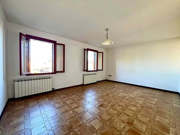 Appartamento quadrilocale in vendita in Via Gorghi, SantUrbano