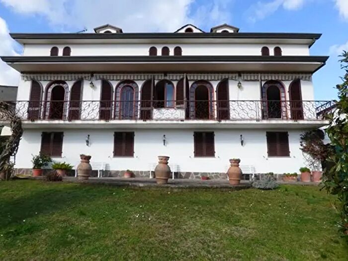 Casa con 11 locali in vendita in Capannori