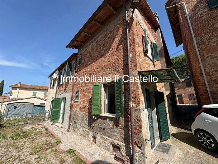 Casa con 5 locali in vendita in Piazza Molinari, Castiglione Del Lago