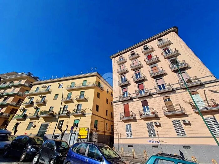 Appartamento trilocale in vendita in Via Girolamo Santacroce, Napoli