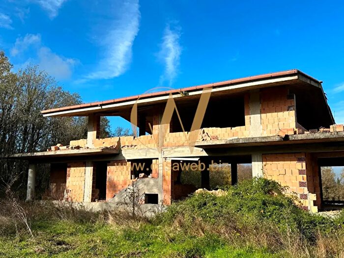 Casa con 10 locali in vendita in Via della Fonte, Caserta