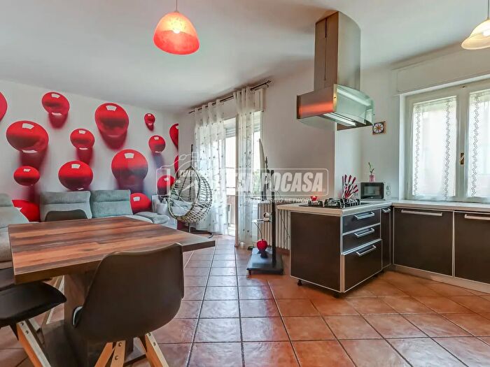 Appartamento trilocale in vendita in Via Bottacchi C, Luino