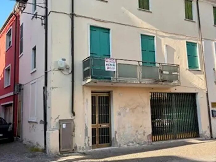 Casa con 8 locali in vendita in Adria Via degli Alvieri, Adria