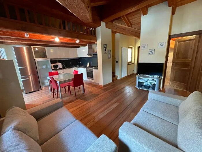 Appartamento quadrilocale in vendita in Via dei Bagni, Courmayeur