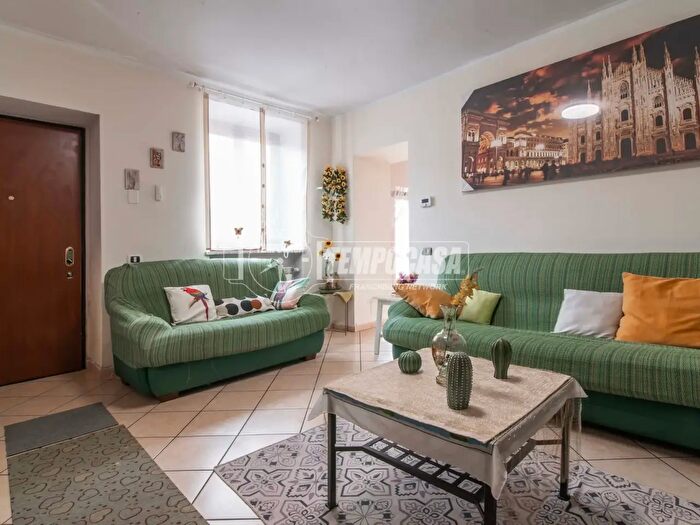 Appartamento trilocale in vendita in Via Francesco Raimondi, Gorla Minore