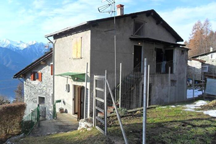 Casa quadrilocale in vendita in Via Barboni, Castione Andevenno
