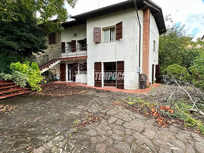 Casa con 6 locali in vendita in Lama Mocogno