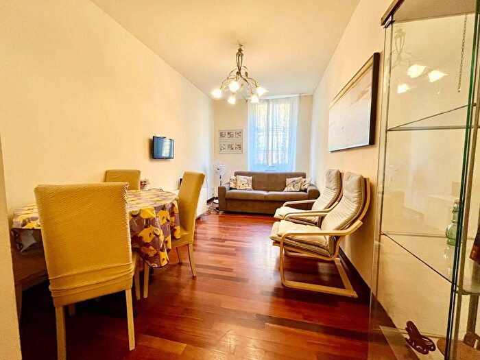 Appartamento con 5 locali in affitto in Via Montebello, Borgo Ognissanti Il Prato, Firenze