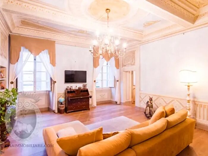 Appartamento con 6 locali in vendita in Via Guelfa, Cortona