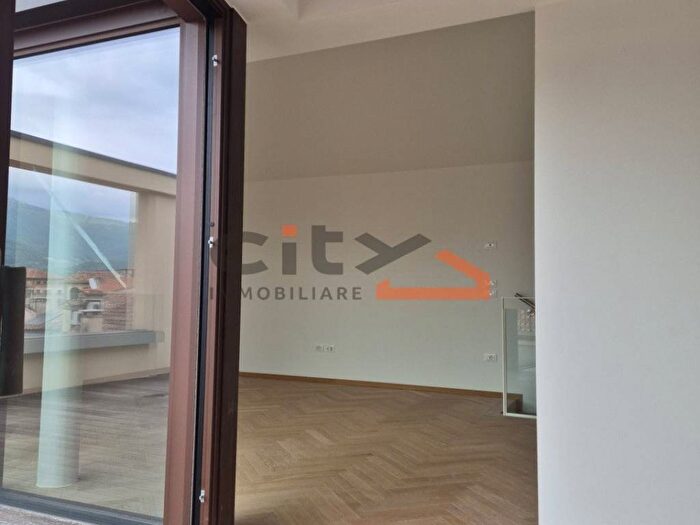 Appartamento trilocale in affitto in Via Orazio Marinali, Centro, Bassano del Grappa