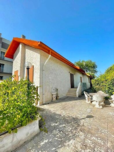 Casa con 6 locali in vendita in Indirizzo Via Gabriele dAnnunzio, Acquaviva Delle Fonti