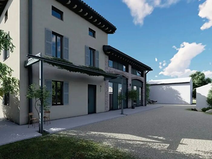 Casa trilocale in vendita in Strada Montanara, Parma