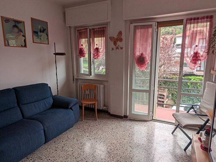Appartamento trilocale in vendita in Via Carlo Porta, Centro, Bisuschio