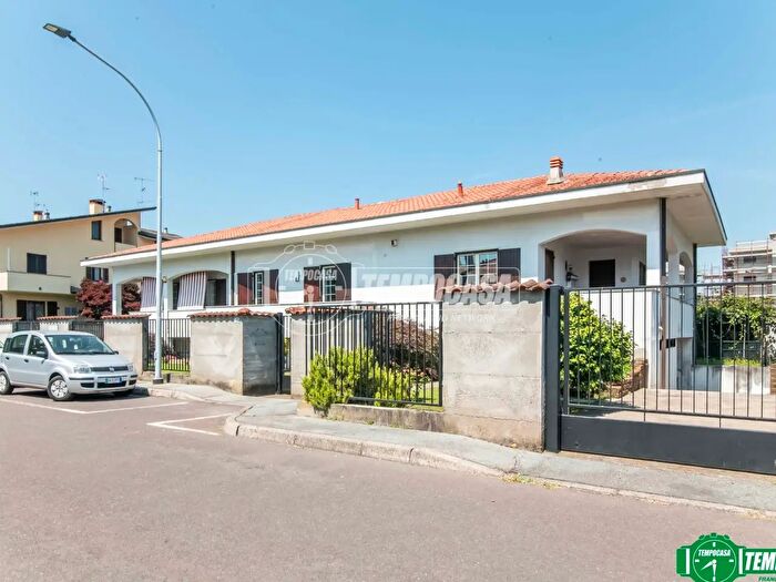 Casa con 5 locali in vendita in Via Don Giovanni Minzoni, Cerro Maggiore