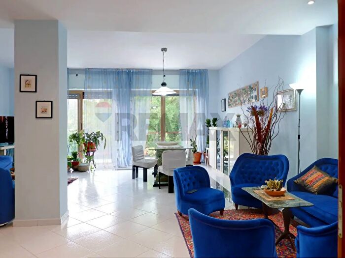 Casa con 7 locali in vendita in Caserta