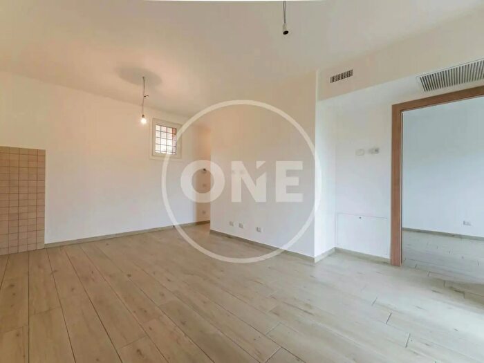 Appartamento trilocale in vendita in Via Samassi, Roma