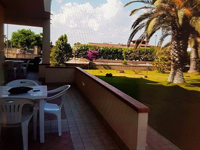 Casa trilocale in affitto in Via Giovan Battista Pergolesi, Marina Di Davoli, Davoli