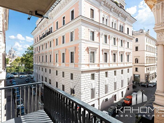 Appartamento con 6 locali in affitto in Via Pietro Cavallini, Prati, Roma