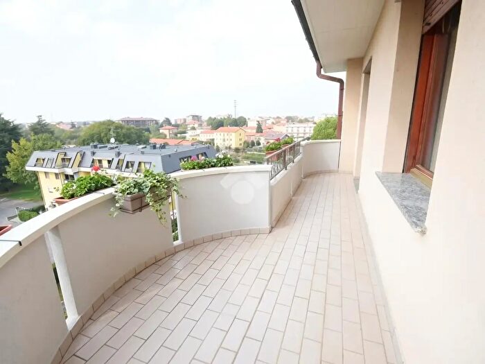 Appartamento trilocale in vendita in Via Casati, Seregno