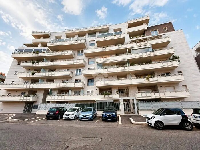 Appartamento trilocale in vendita in Via Antonio dal Zotto, Roma