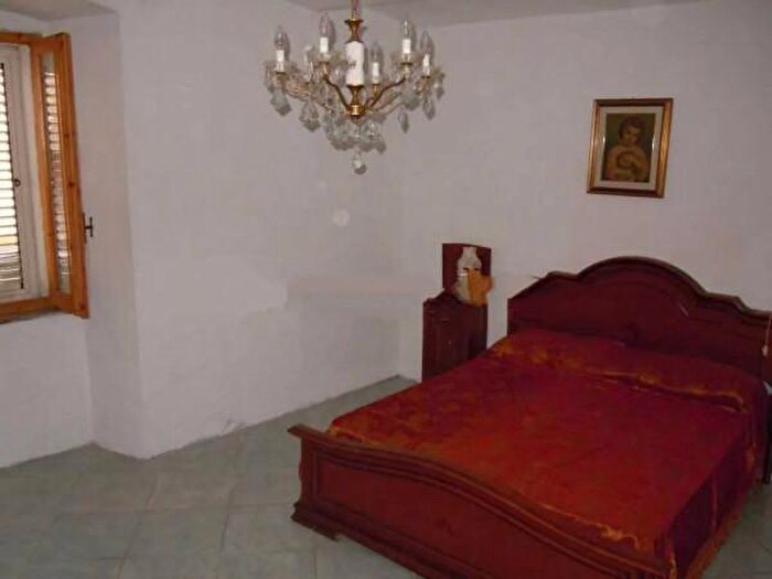 Casa con 6 locali in vendita in Via Nazionale, Oschiri