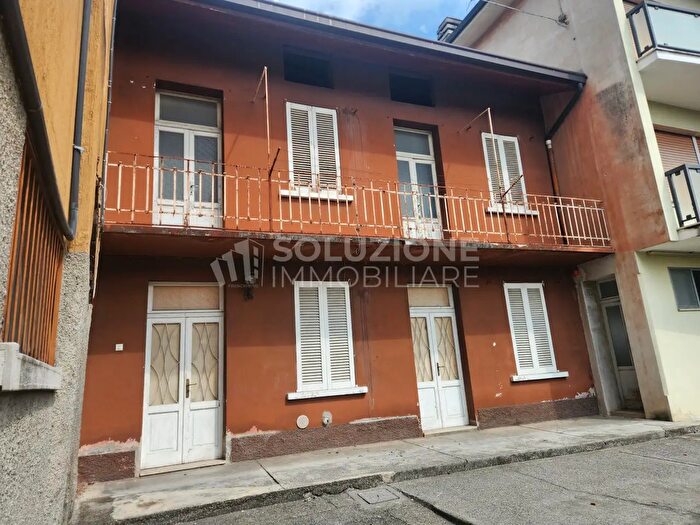 Casa con 7 locali in vendita in Via Carlo Marini, Albino
