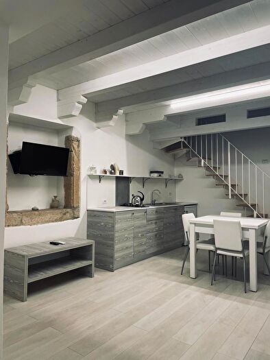 Appartamento quadrilocale in vendita in Largo Duomo Snc, Tropea