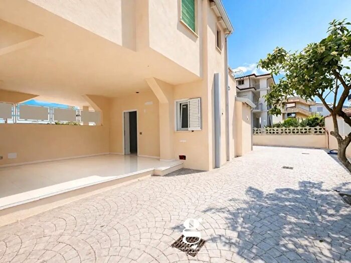 Appartamento quadrilocale in vendita in Via Pietro Ebner, Casal Velino