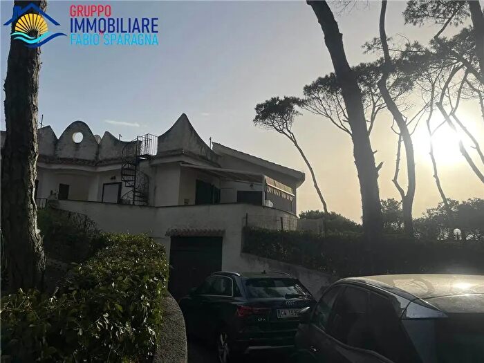 Casa con 6 locali in vendita in Viale degli Eucalipti, Sessa Aurunca