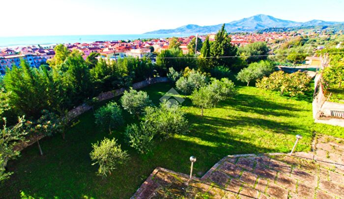 Appartamento quadrilocale in vendita in Via del Mare, Ascea