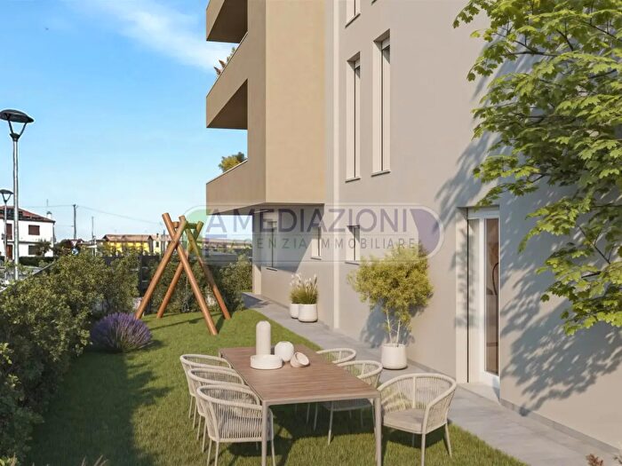 Appartamento con 6 locali in vendita in Via VIII Marzo, Camponogara