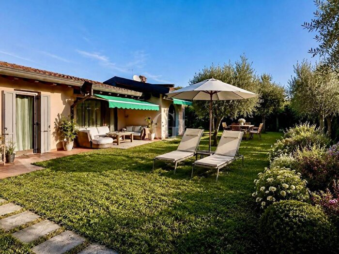 Casa con 5 locali in vendita in Via Meucci, Centro, Padenghe sul Garda