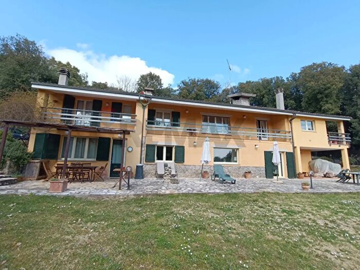 Casa con 15 locali in vendita in Via dei Lecci, Perugia